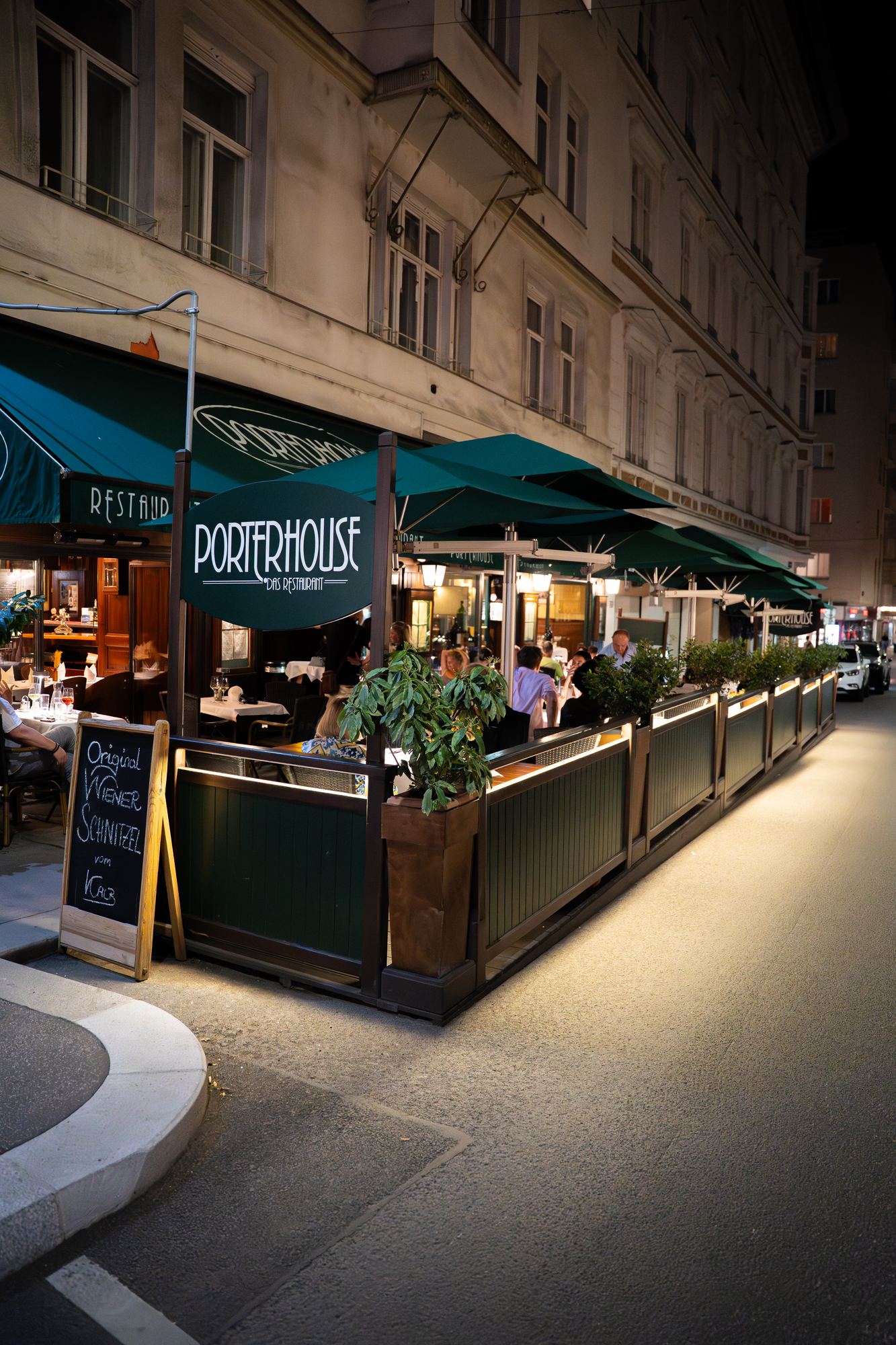 Terrace of PORTERHOUSE on Schulerstraße